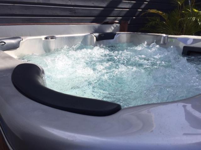 Ylang Residence Avec Piscine Chauffee & Jacuzzi Le Patelin ภายนอก รูปภาพ